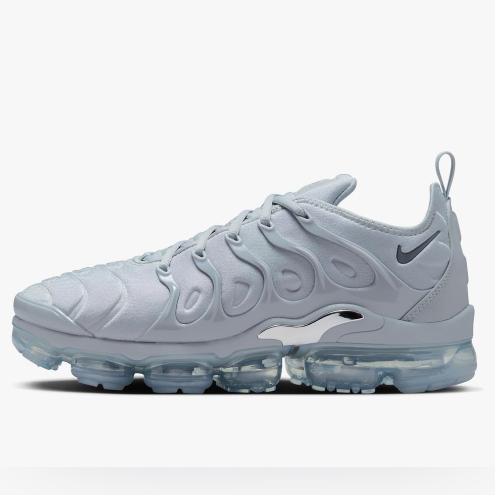 Nike Air VaporMax Plus in white size 7.5